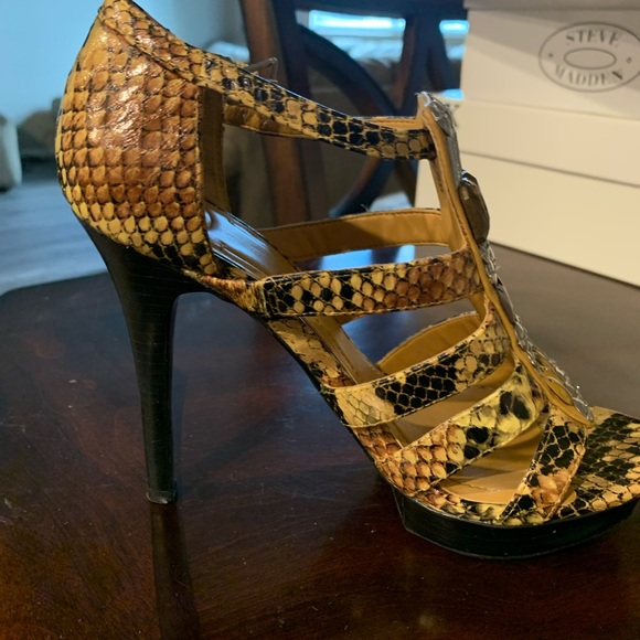 Sandals - Picture 5 of 6